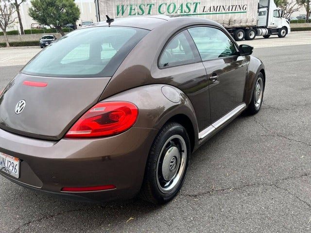Volkswagen Beetle 2.5L w/Sunroof Sound & Nav 2012 Volkswagen Beetle 2.5L w/Sunroof Sound & Nav 2012