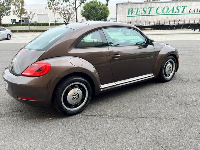 Volkswagen Beetle 2.5L w/Sunroof Sound & Nav 2012 Volkswagen Beetle 2.5L w/Sunroof Sound & Nav 2012