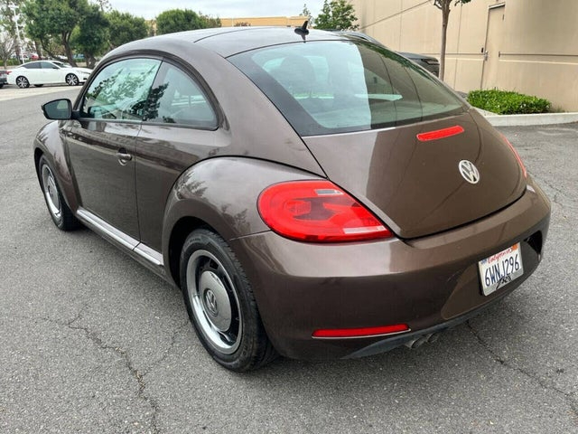 Volkswagen Beetle 2.5L w/Sunroof Sound & Nav 2012 Volkswagen Beetle 2.5L w/Sunroof Sound & Nav 2012