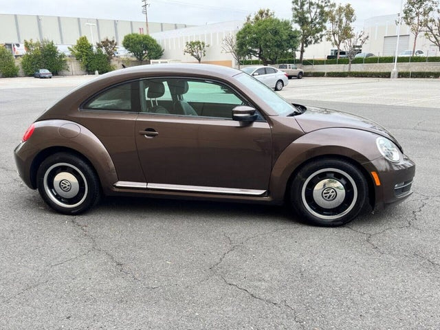 Volkswagen Beetle 2.5L w/Sunroof Sound & Nav 2012 Volkswagen Beetle 2.5L w/Sunroof Sound & Nav 2012