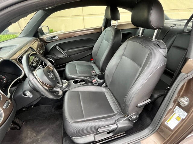 Volkswagen Beetle 2.5L w/Sunroof Sound & Nav 2012 Volkswagen Beetle 2.5L w/Sunroof Sound & Nav 2012