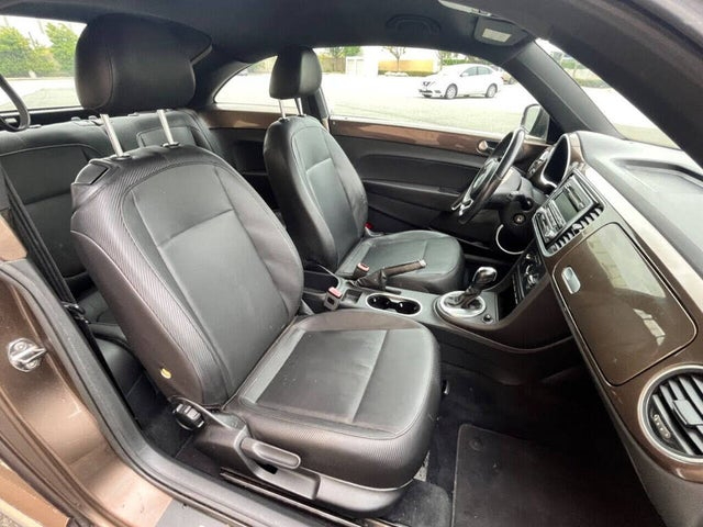 Volkswagen Beetle 2.5L w/Sunroof Sound & Nav 2012 Volkswagen Beetle 2.5L w/Sunroof Sound & Nav 2012