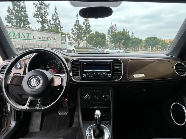 Volkswagen Beetle 2.5L w/Sunroof Sound & Nav 2012 Volkswagen Beetle 2.5L w/Sunroof Sound & Nav 2012