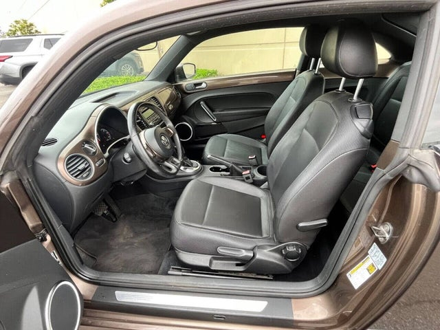 Volkswagen Beetle 2.5L w/Sunroof Sound & Nav 2012 Volkswagen Beetle 2.5L w/Sunroof Sound & Nav 2012