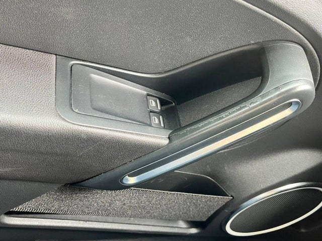 Volkswagen Beetle 2.5L w/Sunroof Sound & Nav 2012 Volkswagen Beetle 2.5L w/Sunroof Sound & Nav 2012