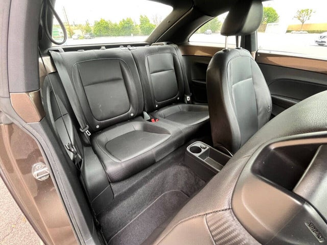 Volkswagen Beetle 2.5L w/Sunroof Sound & Nav 2012 Volkswagen Beetle 2.5L w/Sunroof Sound & Nav 2012