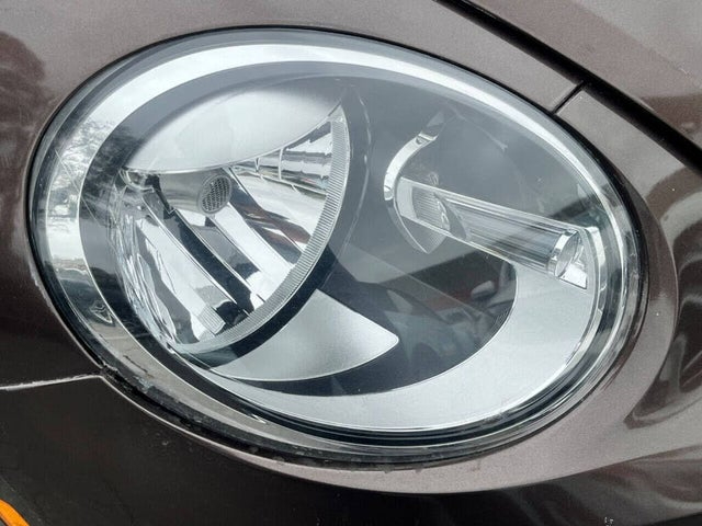 Volkswagen Beetle 2.5L w/Sunroof Sound & Nav 2012 Volkswagen Beetle 2.5L w/Sunroof Sound & Nav 2012