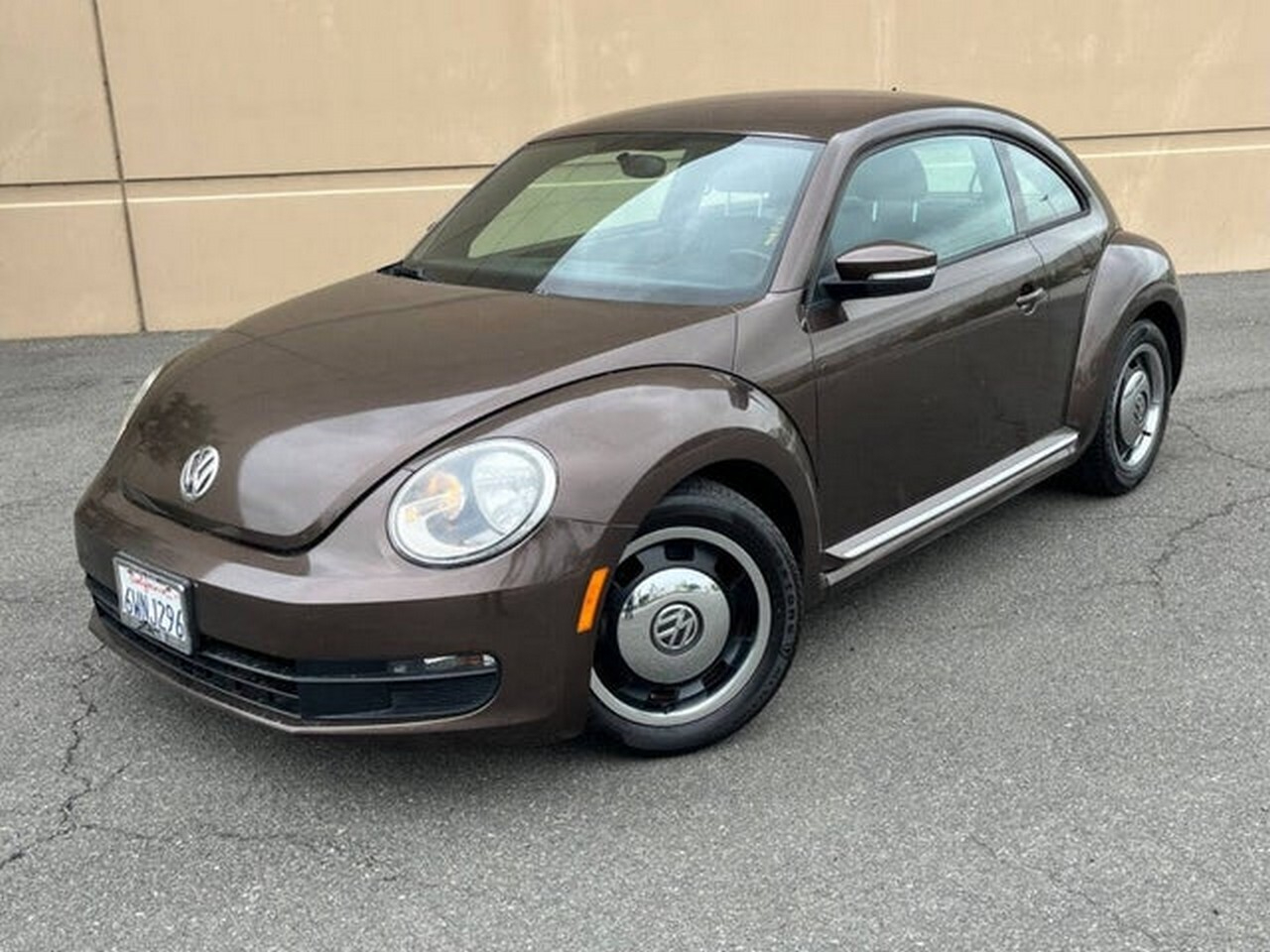 Volkswagen Beetle 2.5L w/Sunroof Sound & Nav 2012 Volkswagen Beetle 2.5L w/Sunroof Sound & Nav 2012