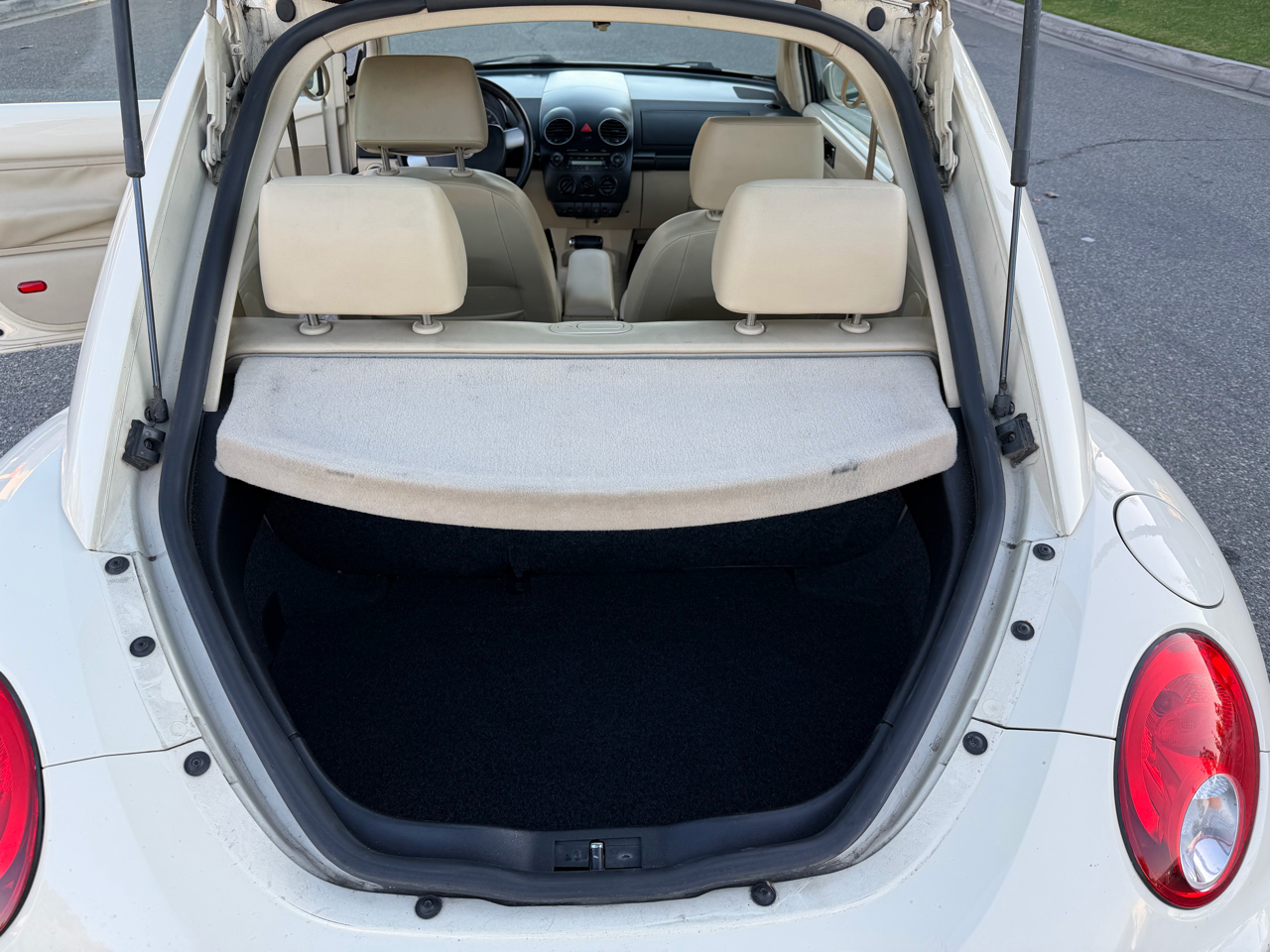 Volkswagen New Beetle S PZEV 2008