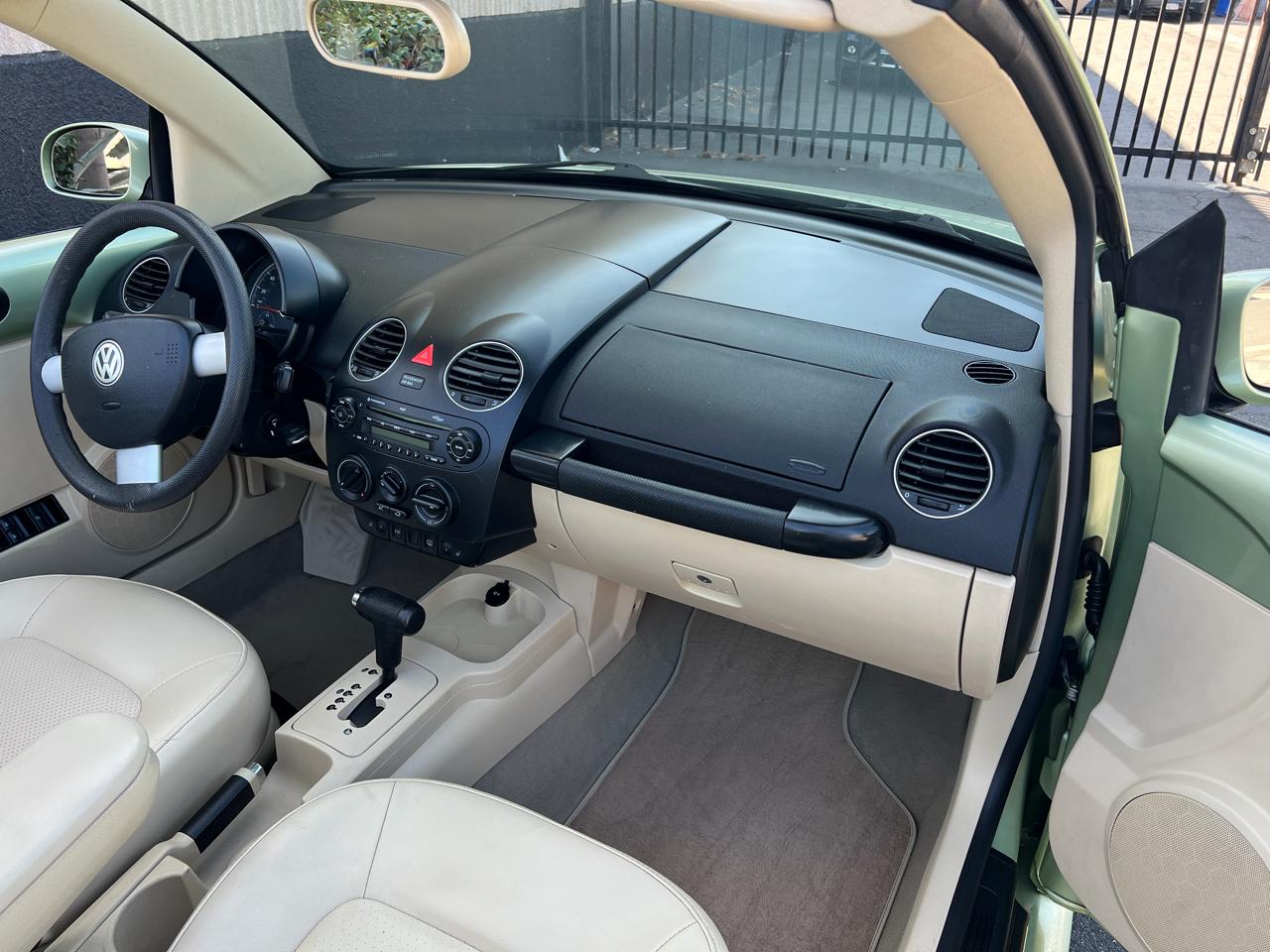 Volkswagen New Beetle S PZEV Convertible 2009