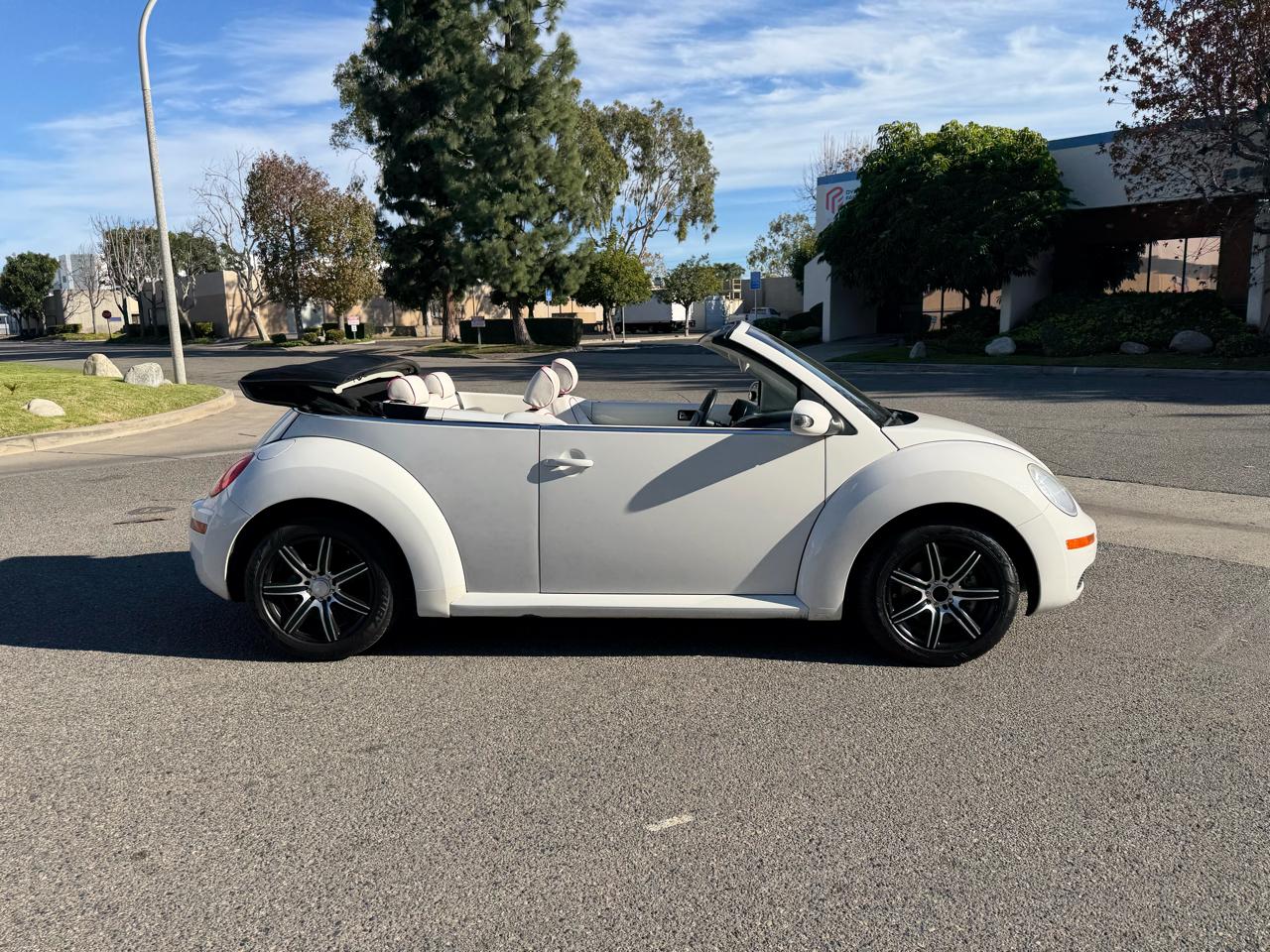 Volkswagen New Beetle S PZEV Convertible 2009