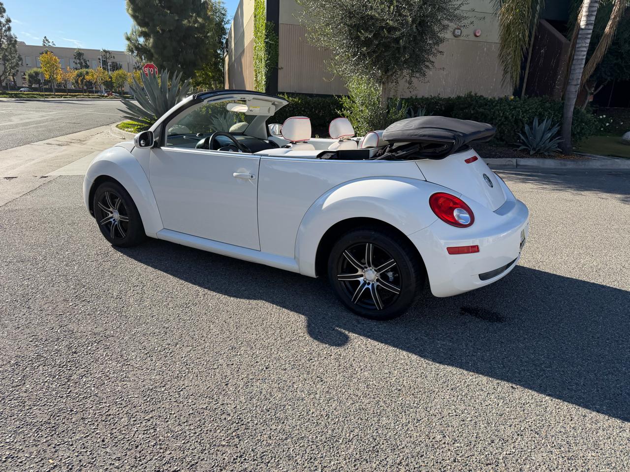Volkswagen New Beetle S PZEV Convertible 2009