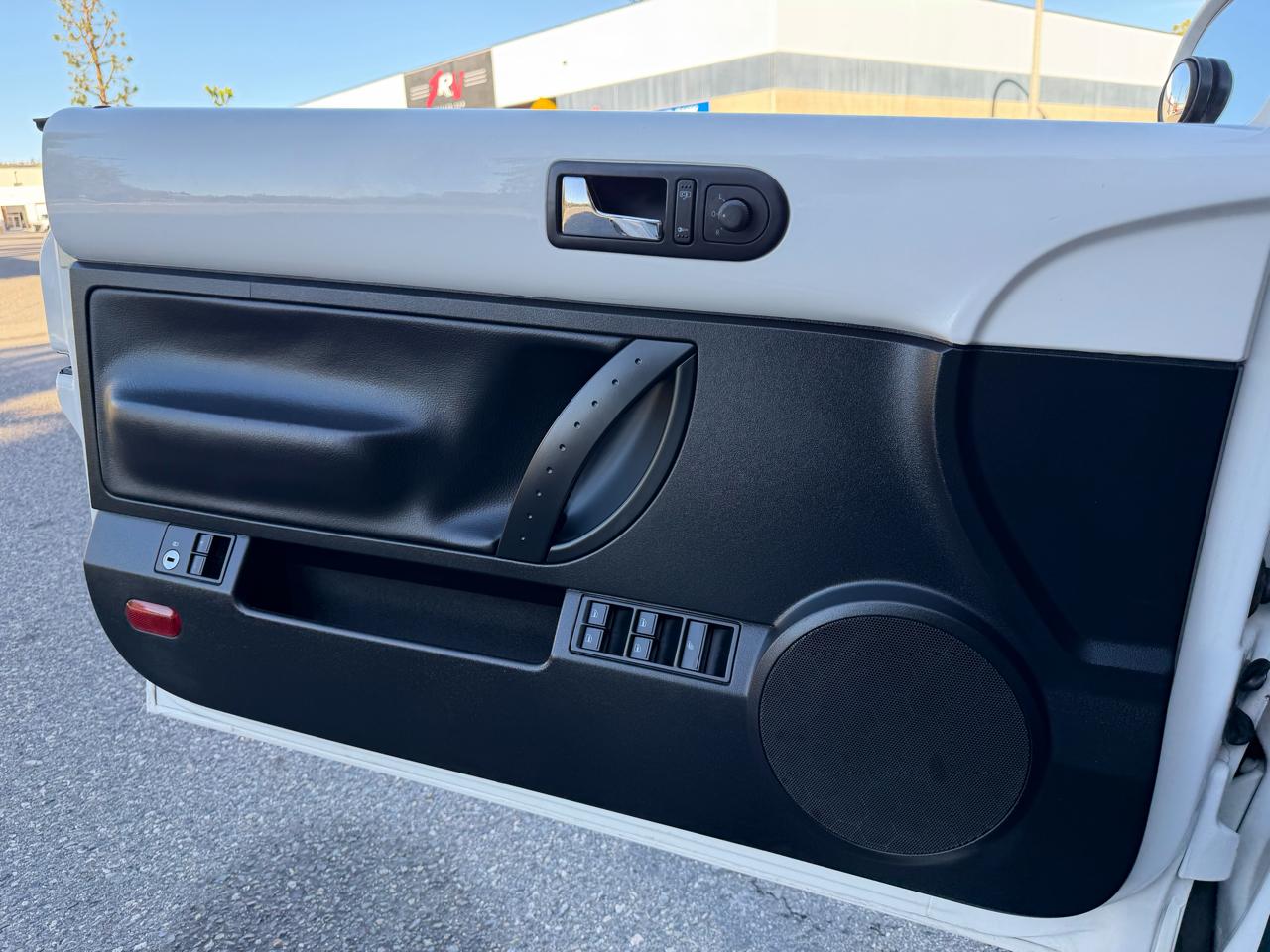 Volkswagen New Beetle S PZEV Convertible 2009