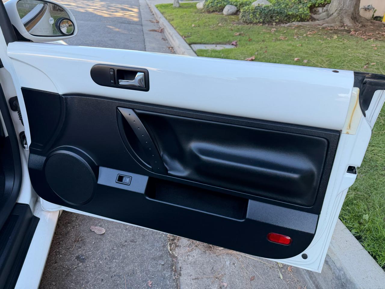 Volkswagen New Beetle S PZEV Convertible 2009