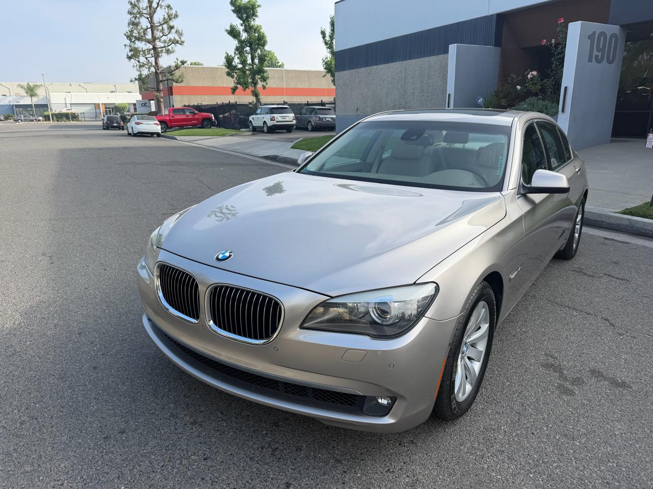 BMW 7-Series 750Li xDrive 2010