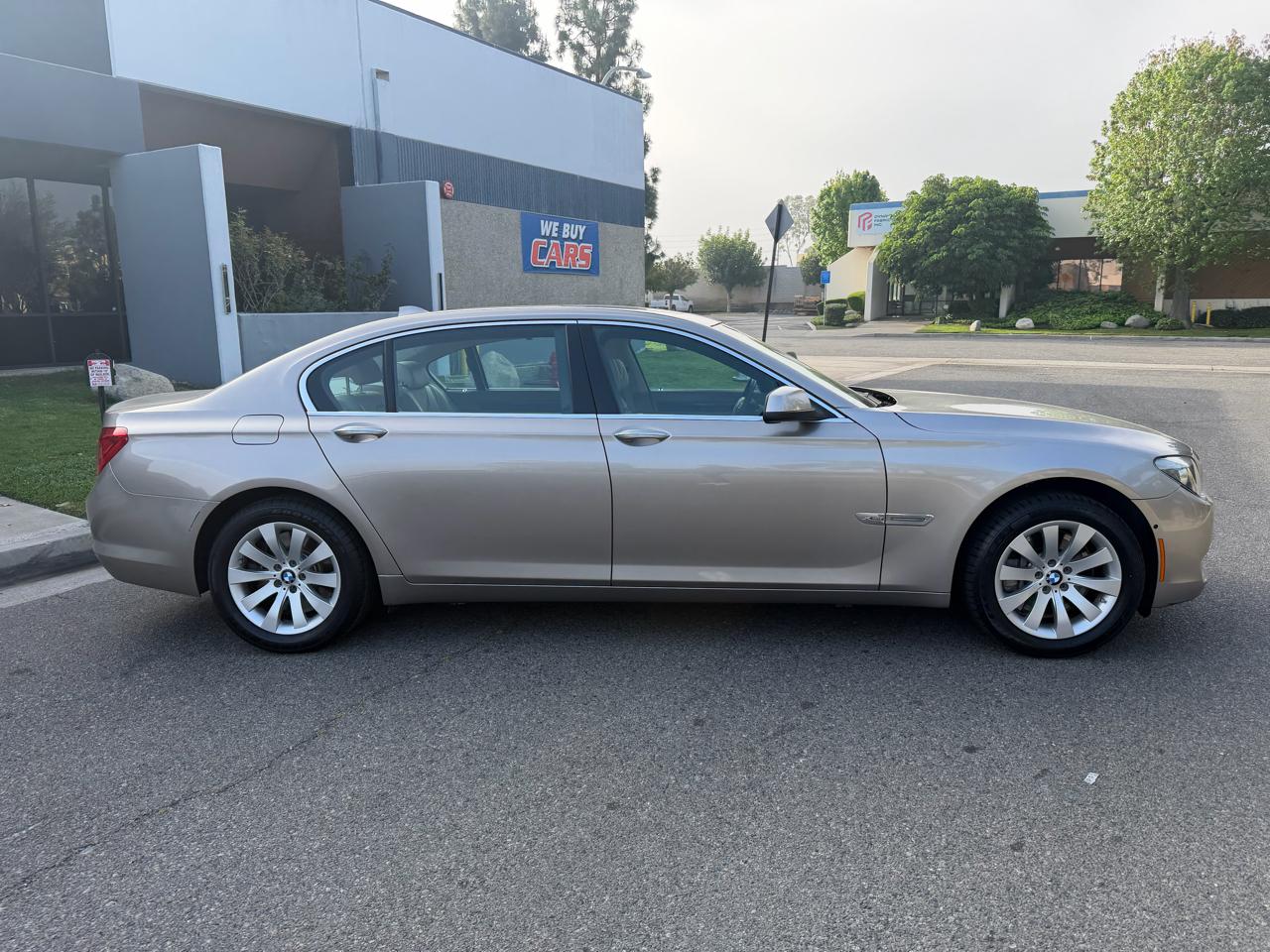 BMW 7-Series 750Li xDrive 2010