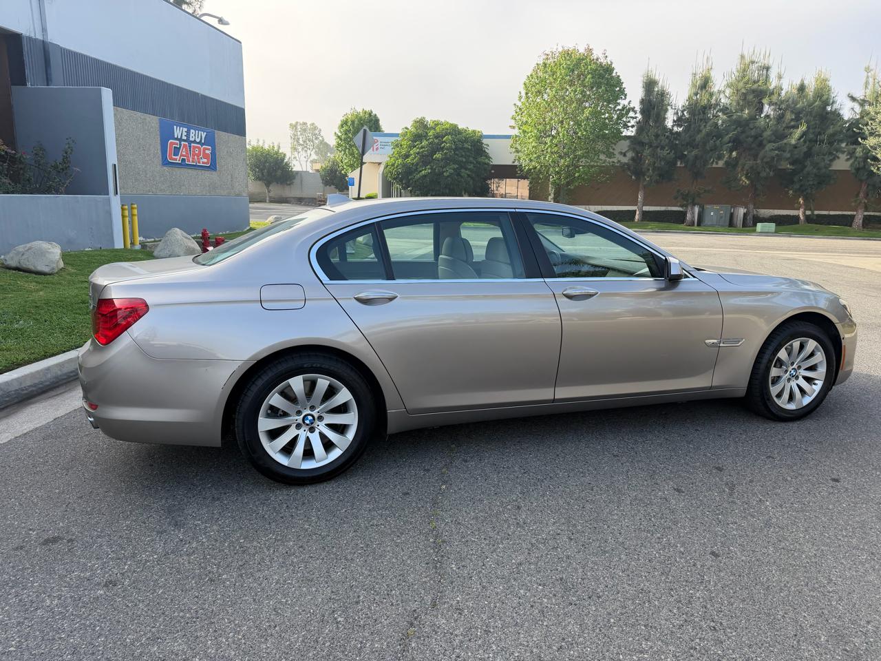 BMW 7-Series 750Li xDrive 2010