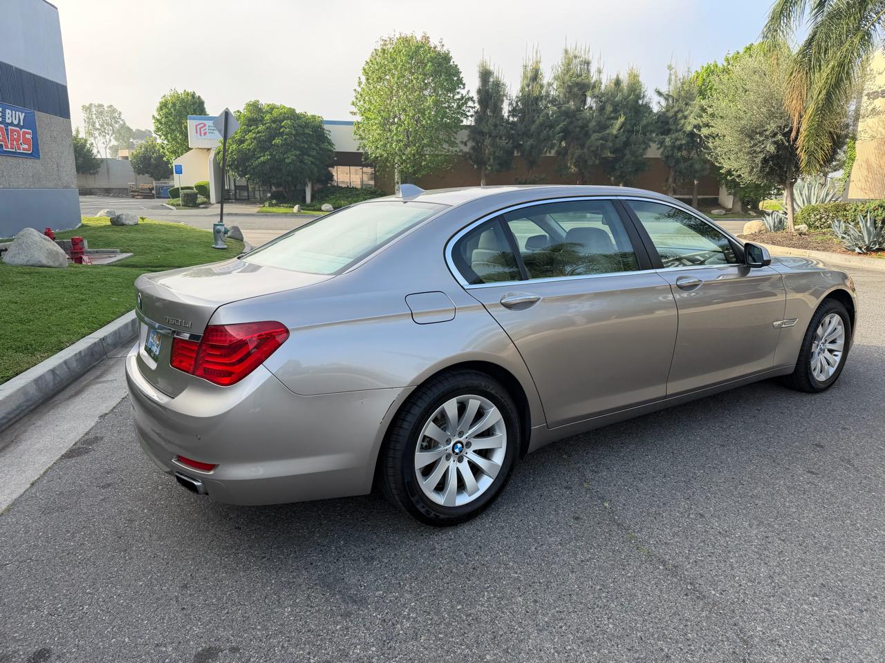 BMW 7-Series 750Li xDrive 2010