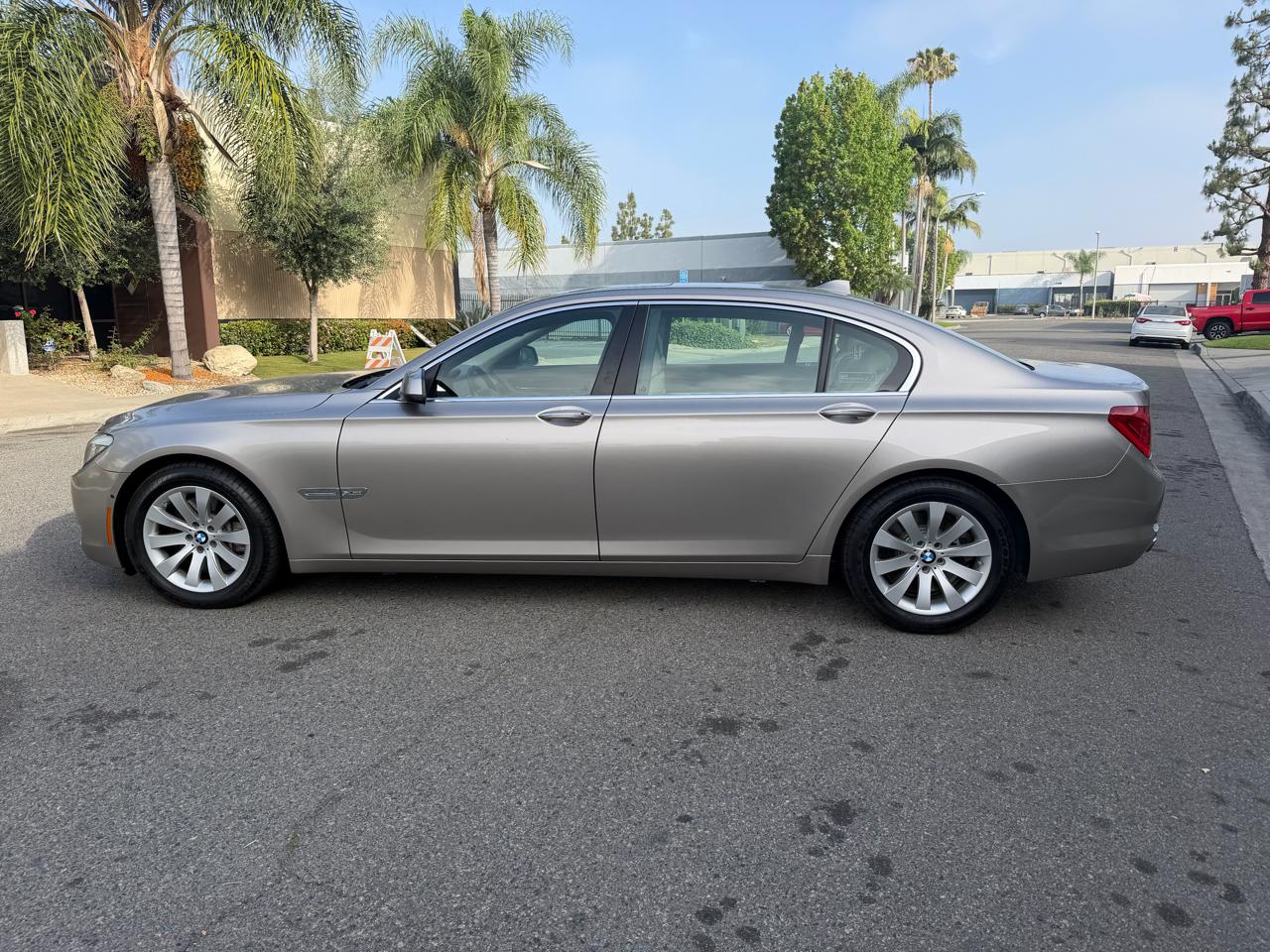 BMW 7-Series 750Li xDrive 2010