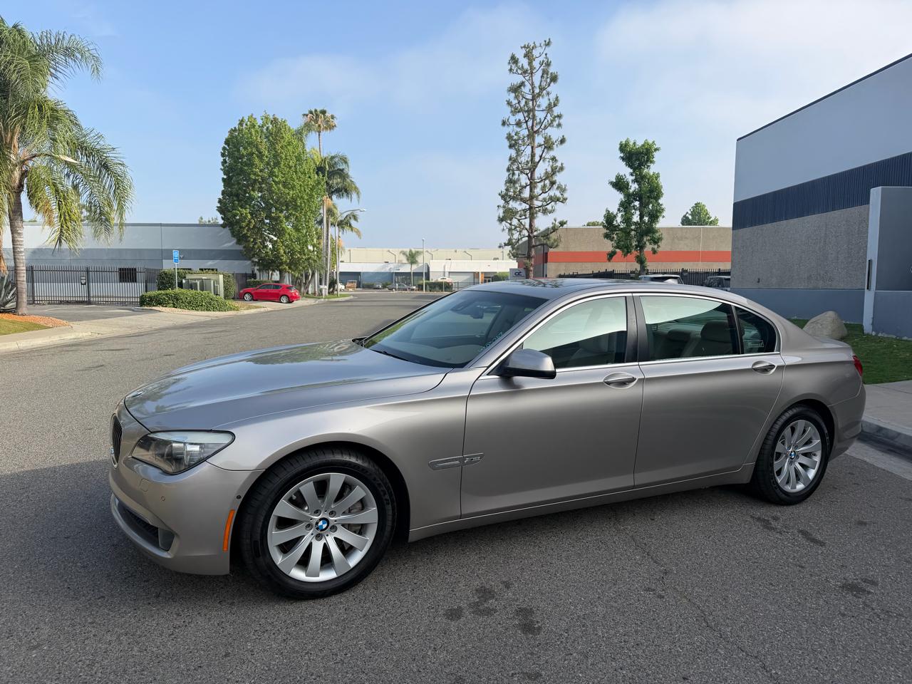 BMW 7-Series 750Li xDrive 2010