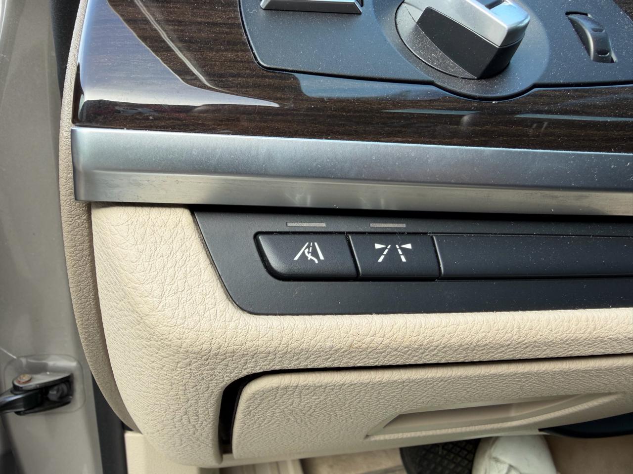 BMW 7-Series 750Li xDrive 2010