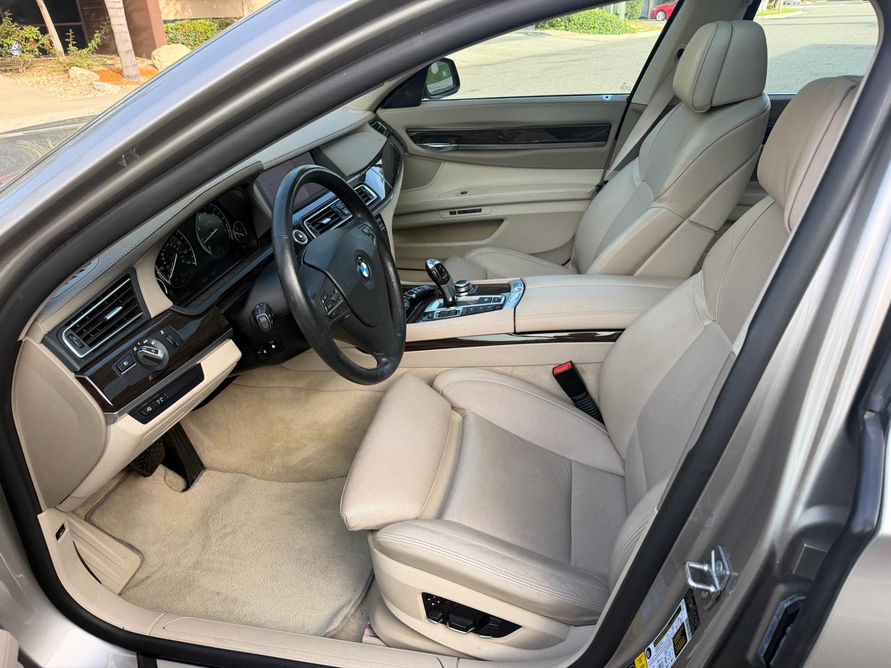 BMW 7-Series 750Li xDrive 2010