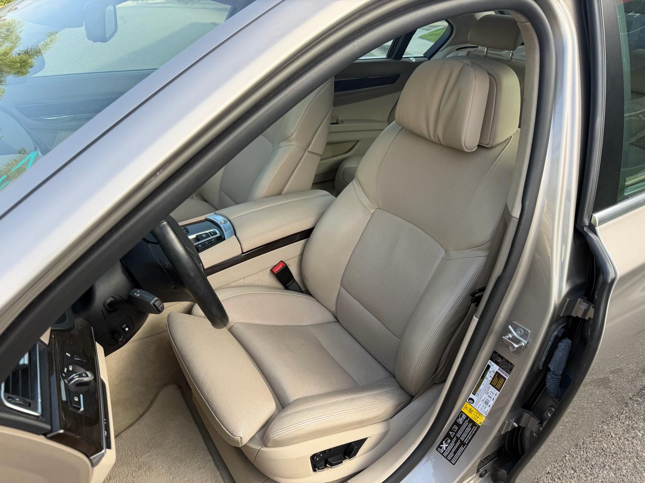 BMW 7-Series 750Li xDrive 2010