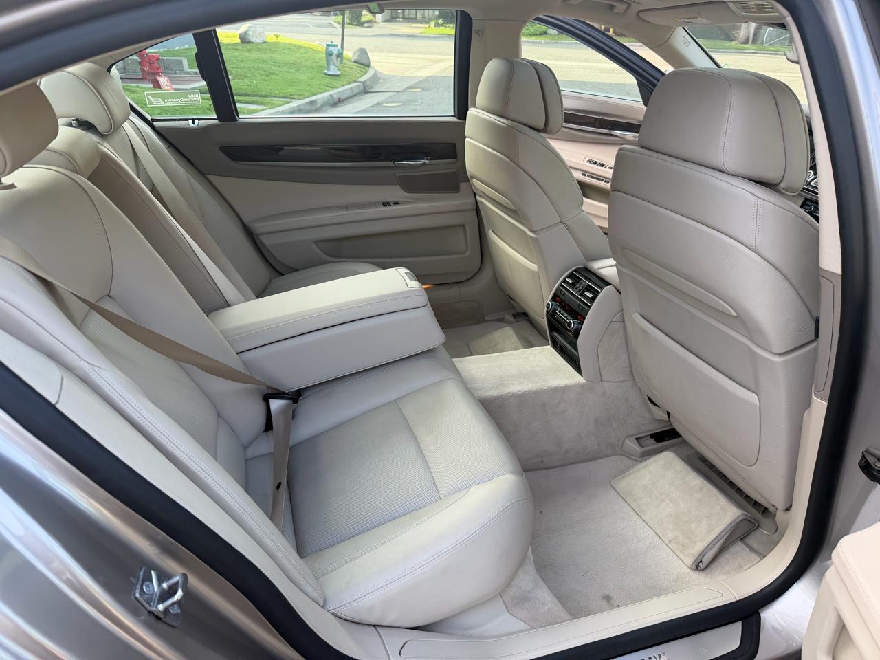 BMW 7-Series 750Li xDrive 2010