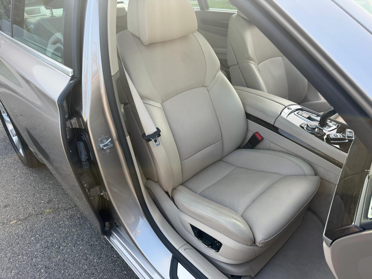 BMW 7-Series 750Li xDrive 2010