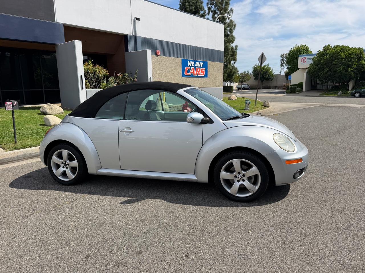Volkswagen New Beetle 2.5L Convertible 2006