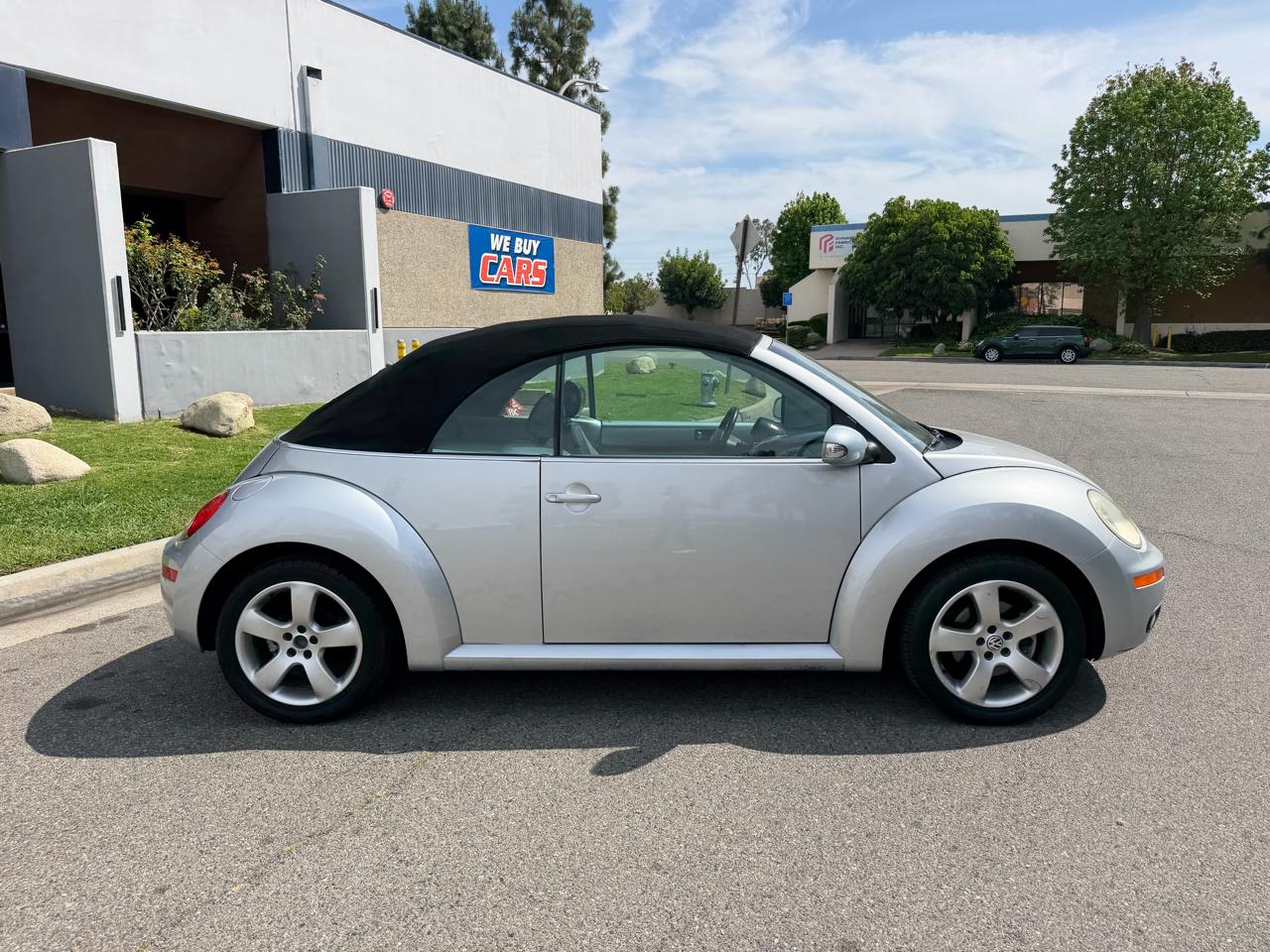Volkswagen New Beetle 2.5L Convertible 2006