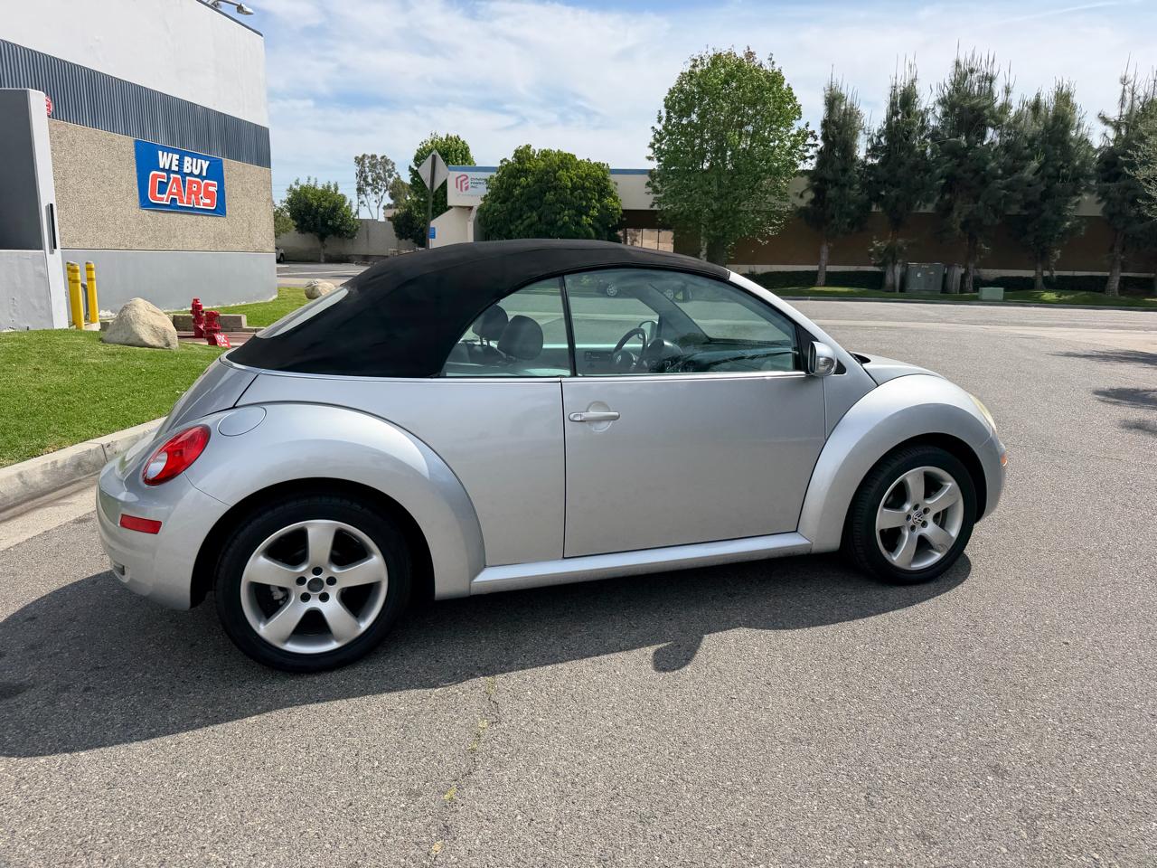 Volkswagen New Beetle 2.5L Convertible 2006