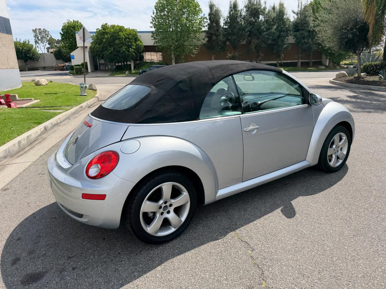 Volkswagen New Beetle 2.5L Convertible 2006