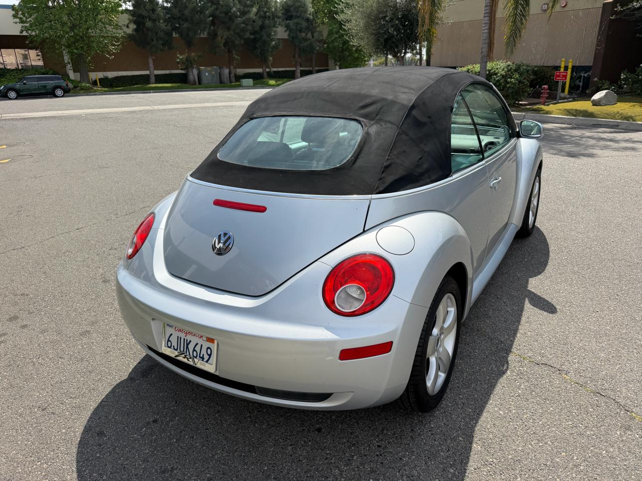 Volkswagen New Beetle 2.5L Convertible 2006
