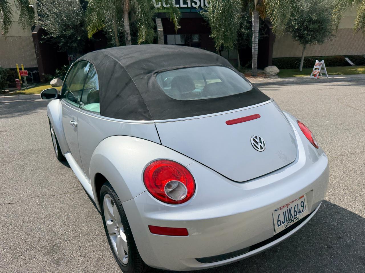 Volkswagen New Beetle 2.5L Convertible 2006