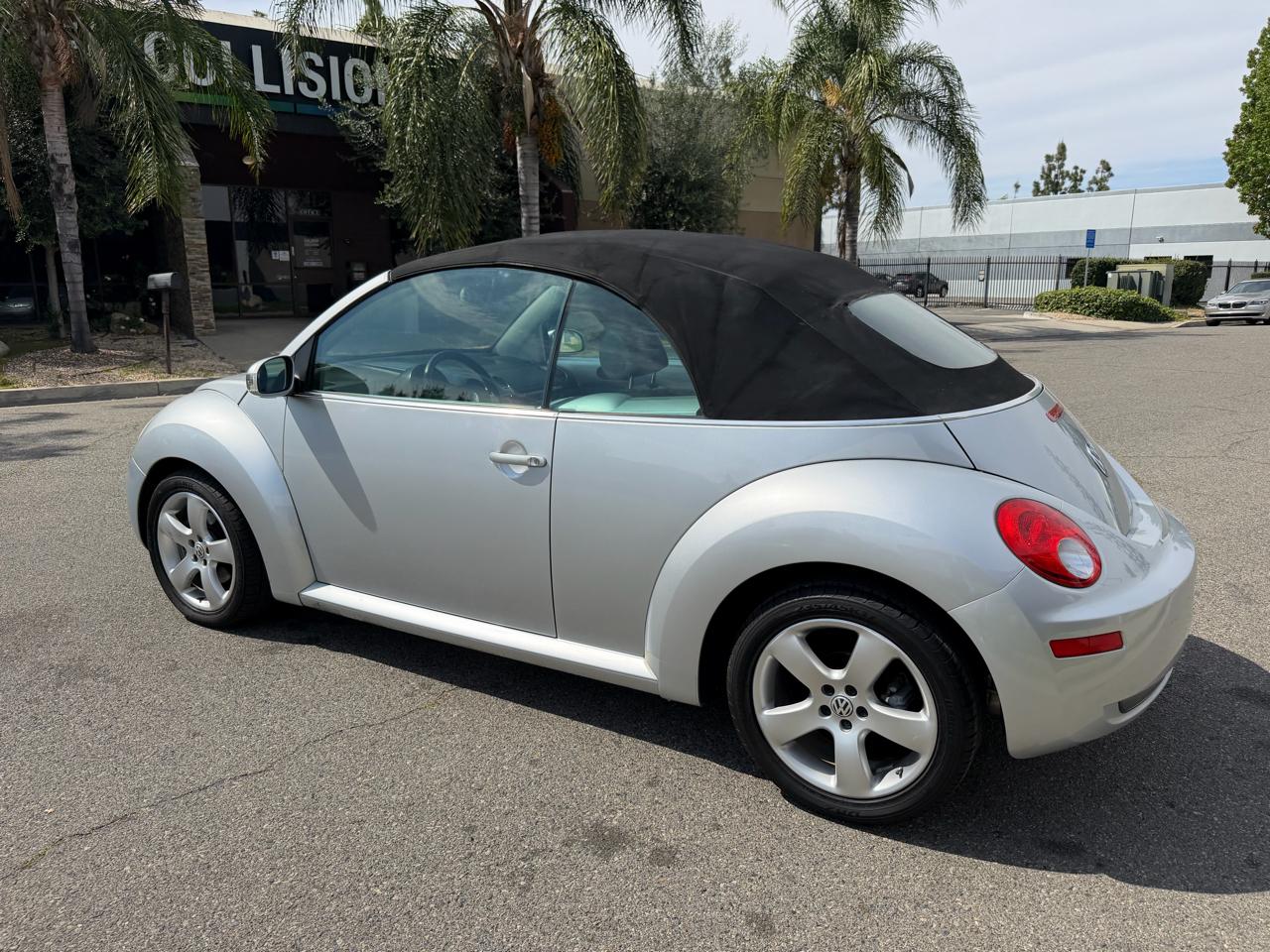 Volkswagen New Beetle 2.5L Convertible 2006