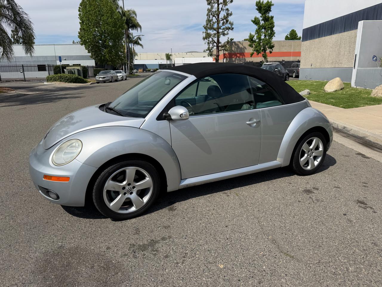 Volkswagen New Beetle 2.5L Convertible 2006