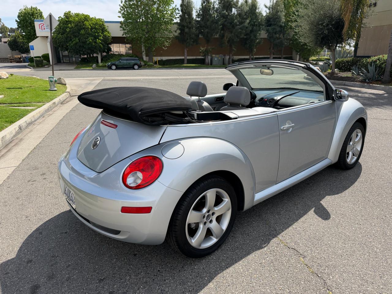 Volkswagen New Beetle 2.5L Convertible 2006