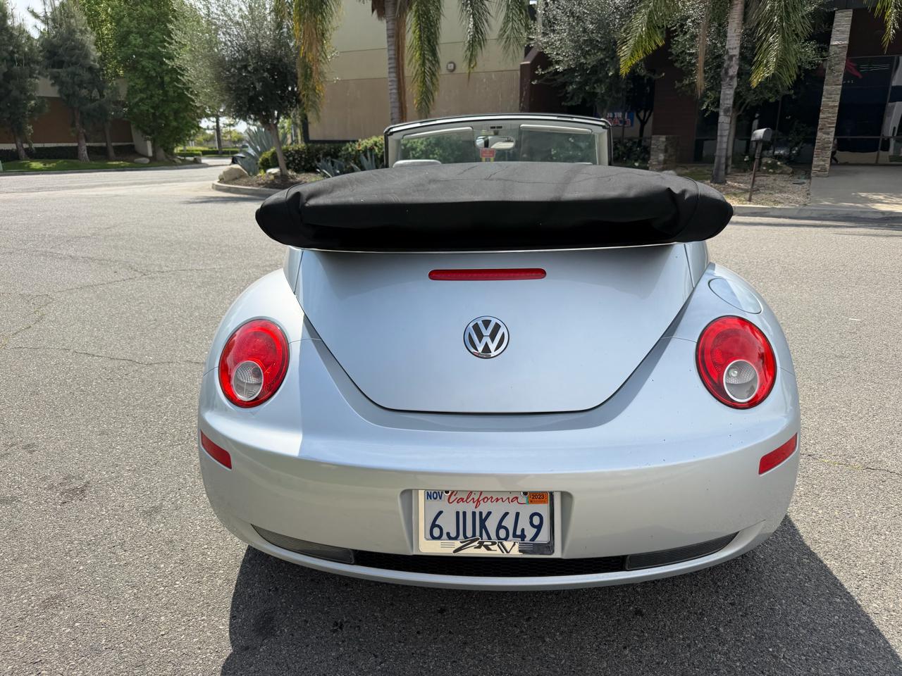 Volkswagen New Beetle 2.5L Convertible 2006