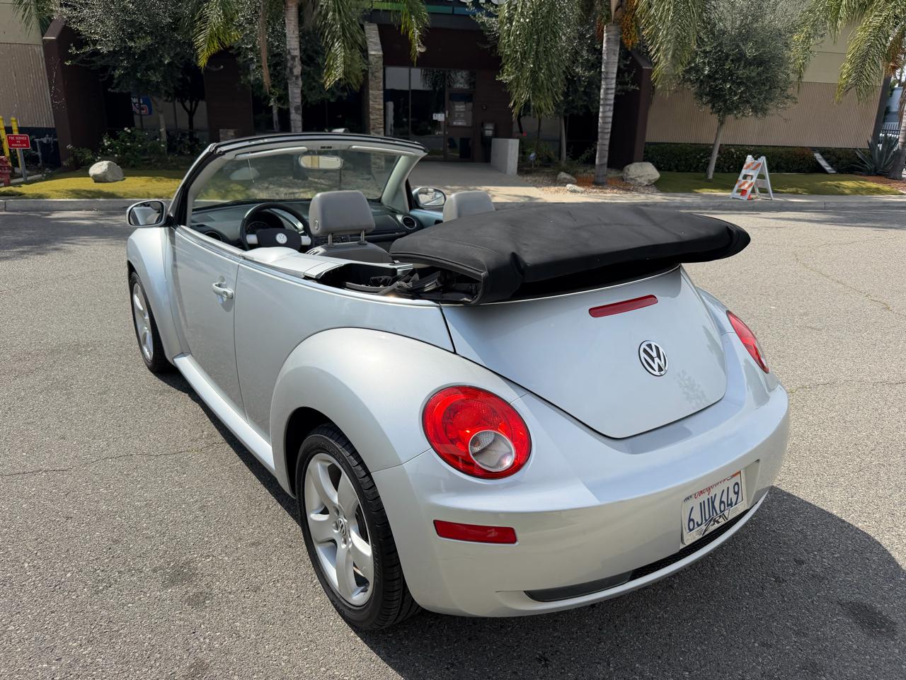 Volkswagen New Beetle 2.5L Convertible 2006
