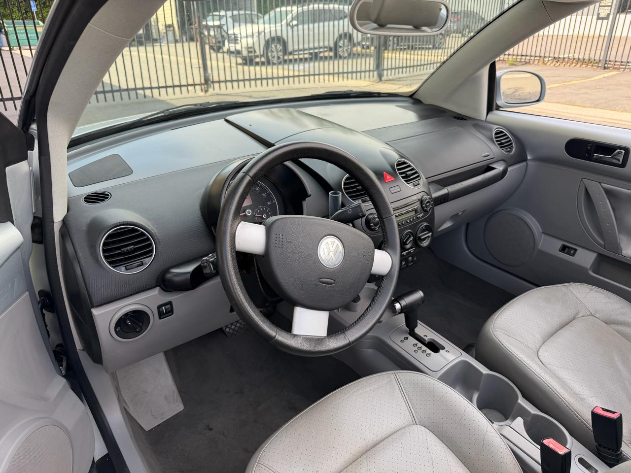 Volkswagen New Beetle 2.5L Convertible 2006