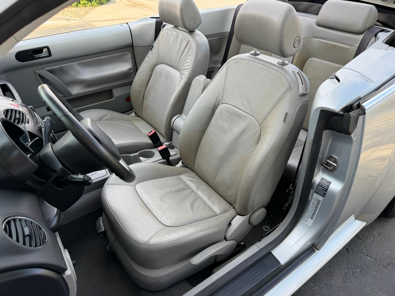 Volkswagen New Beetle 2.5L Convertible 2006