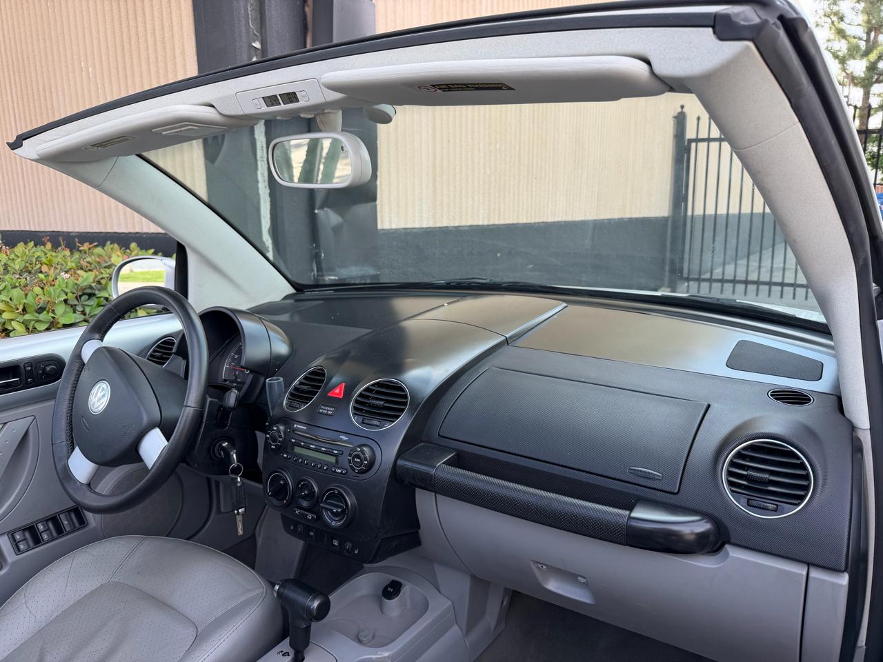 Volkswagen New Beetle 2.5L Convertible 2006