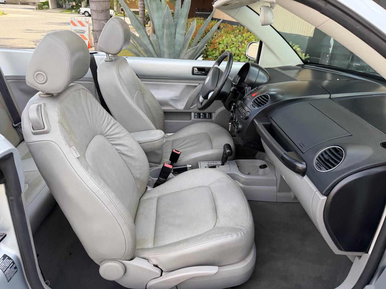 Volkswagen New Beetle 2.5L Convertible 2006