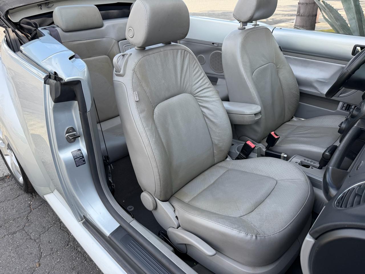 Volkswagen New Beetle 2.5L Convertible 2006