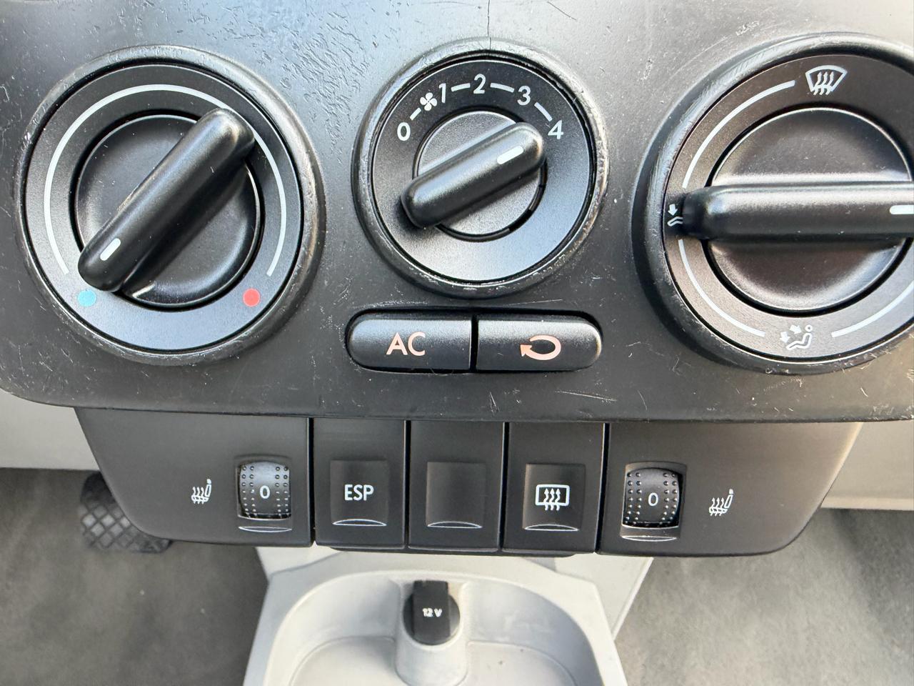 Volkswagen New Beetle 2.5L Convertible 2006