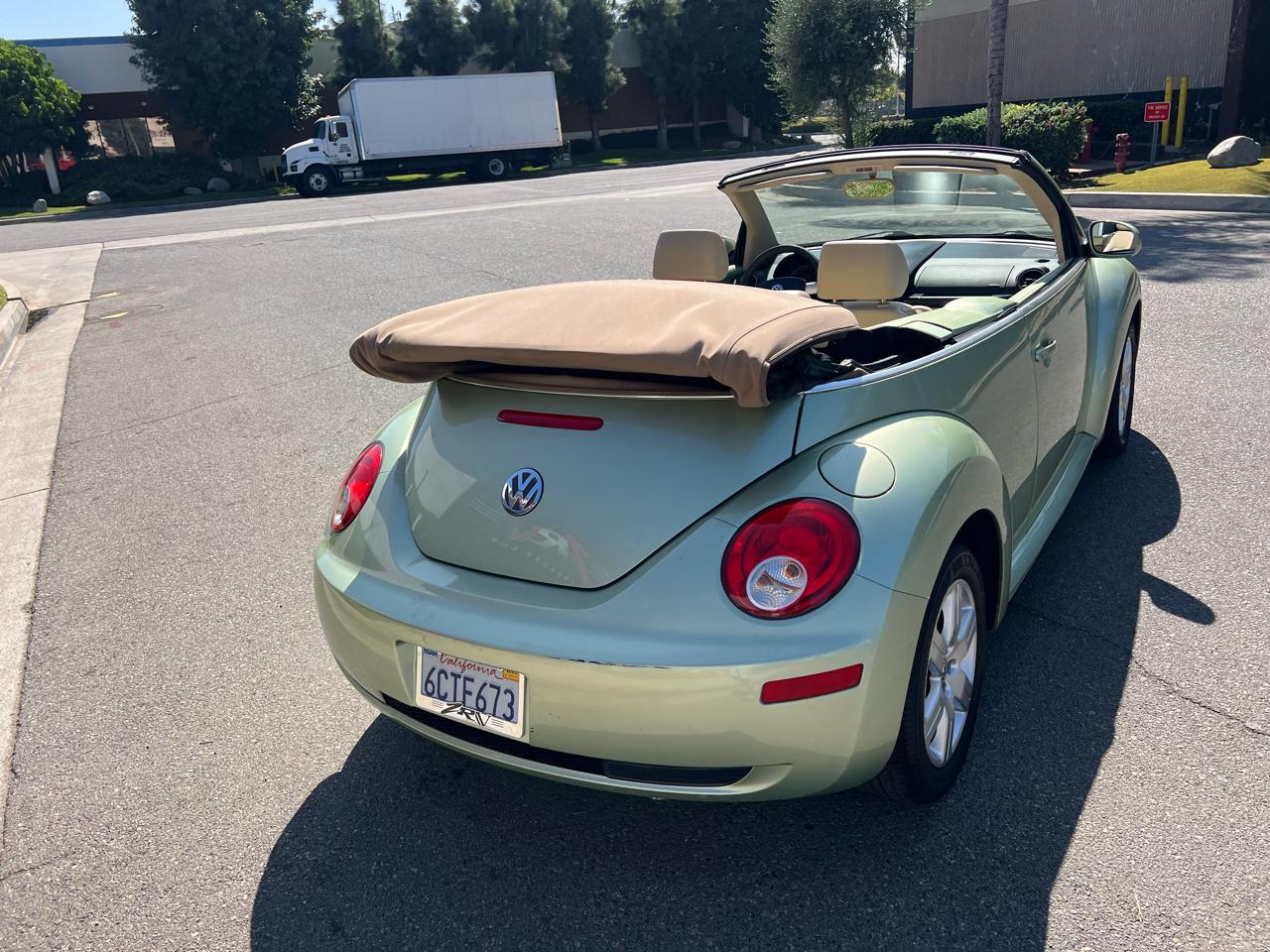 Volkswagen New Beetle S PZEV Convertible 2009