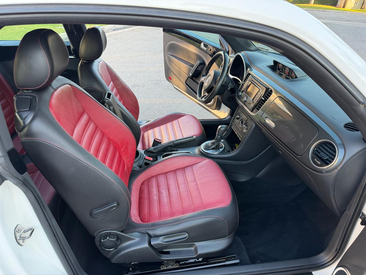 Volkswagen Beetle 2.0T 2D Coupe 2013
