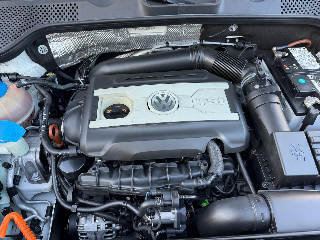 Volkswagen Beetle 2.0T 2D Coupe 2013
