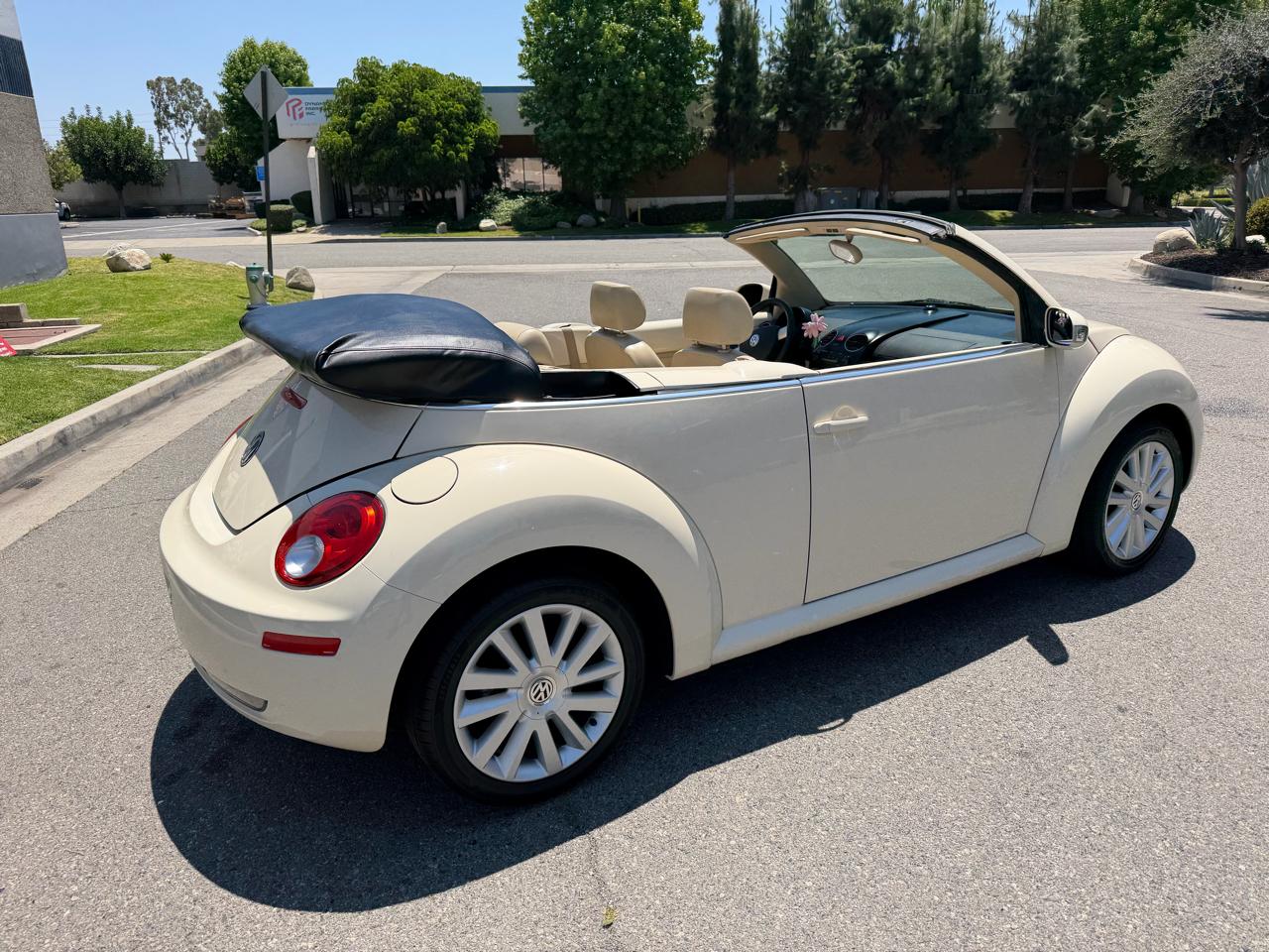 Volkswagen New Beetle S PZEV Convertible 2009